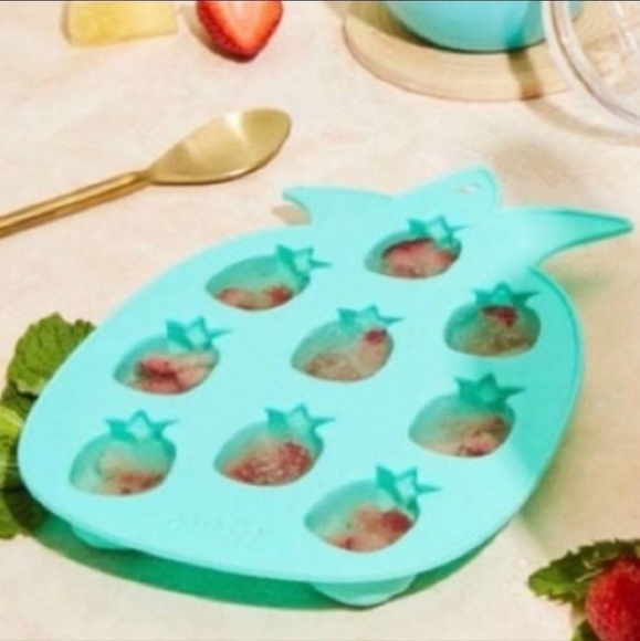 Blush Pineapple Shape Silicone Chocolate Jello Candy Ice Cube Mold Tray NWT - Picture 2 of 4